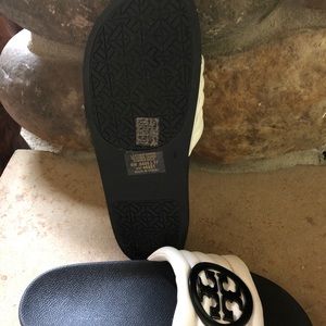 Tory Burch sandals brand new never worn size 8